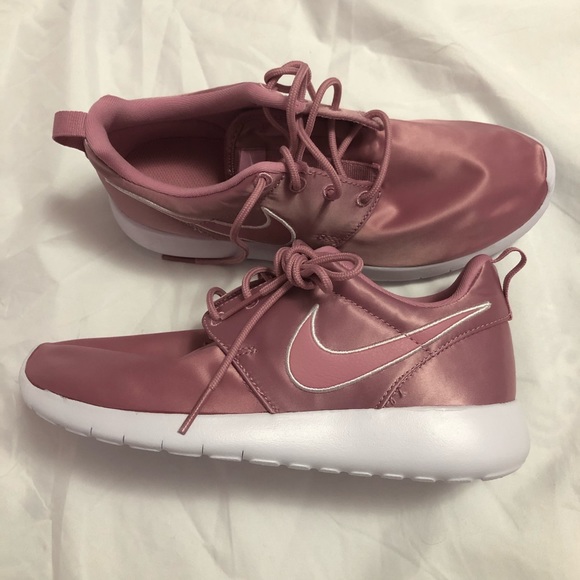 shiny pink nike shoes